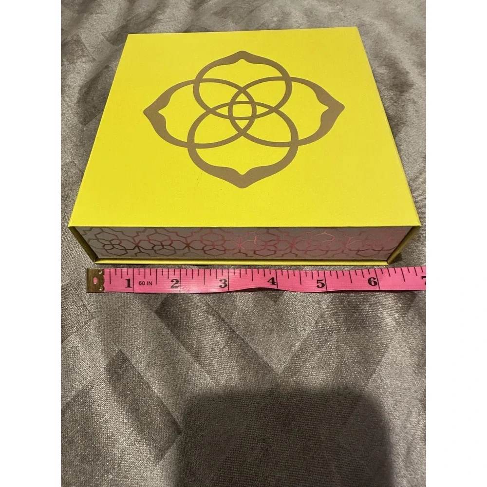 Kendra Scott Yellow Jewelry Gift Box Foam Insert‎ Magnetic Closure Storage Logo